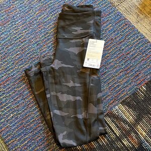 Athleta Ultimate Camo 7/8 Tight XS black/gray NWT